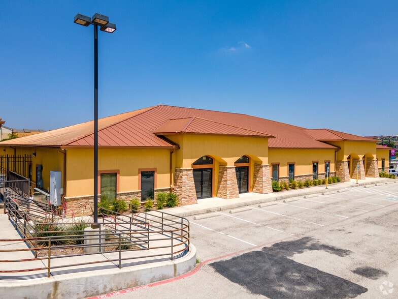 8554 Huebner Rd, San Antonio, TX à vendre - Photo principale - Image 1 de 4