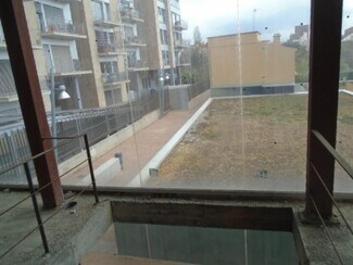 Plus de détails pour Multi-résidentiel à vendre