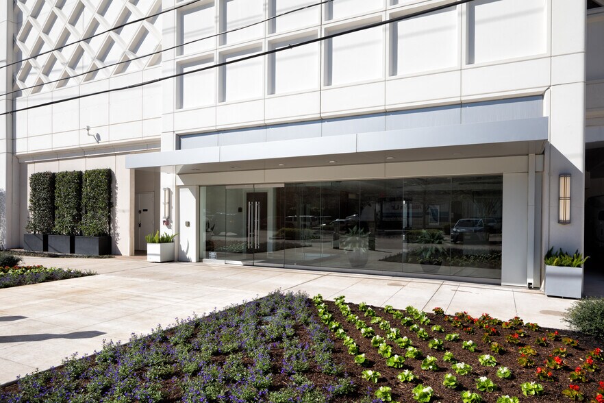 2323 S Shepherd Dr, Houston, TX à louer - Photo du bâtiment - Image 2 de 6