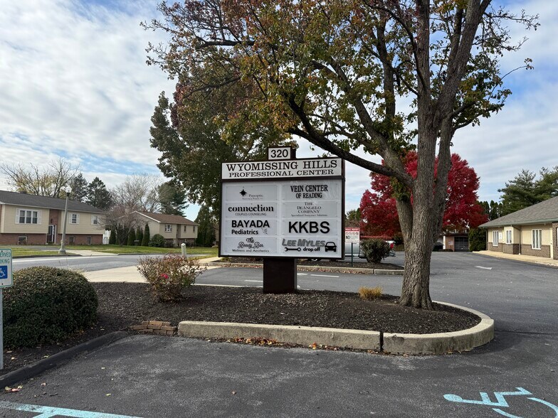 320 Abington Dr, Wyomissing, PA à louer - Photo du bâtiment - Image 2 de 10