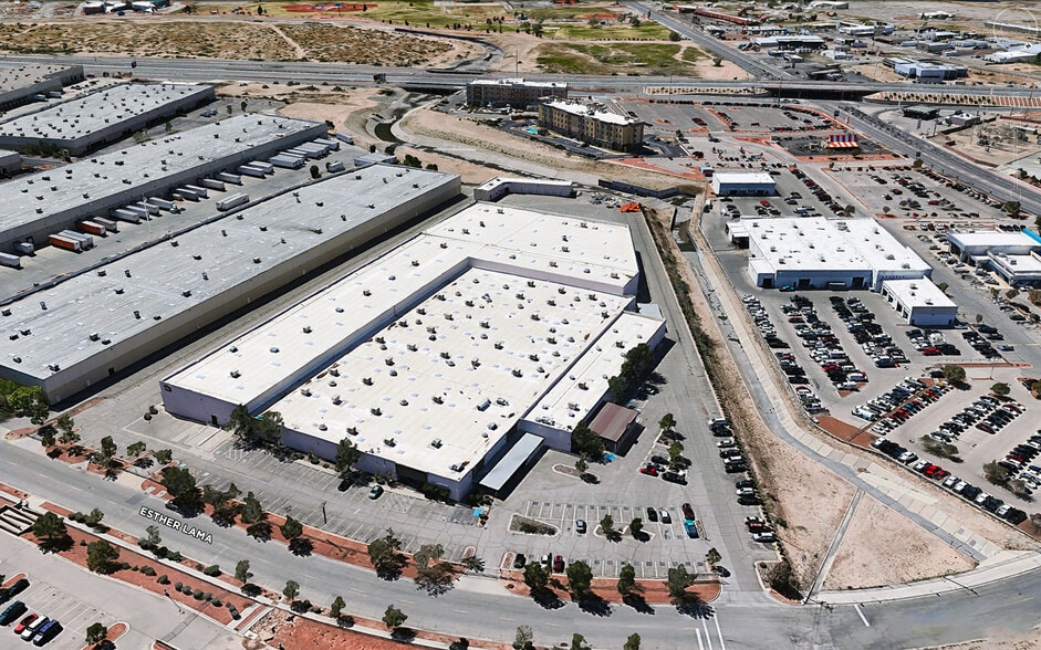 12100 Esther Lama Dr, El Paso, TX à louer - Photo du bâtiment - Image 2 de 12