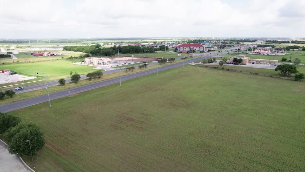 Hwy 46 & Kingsbury, Seguin, TX à vendre - Vidéo sur l’inscription commerciale - Image 2 de 7