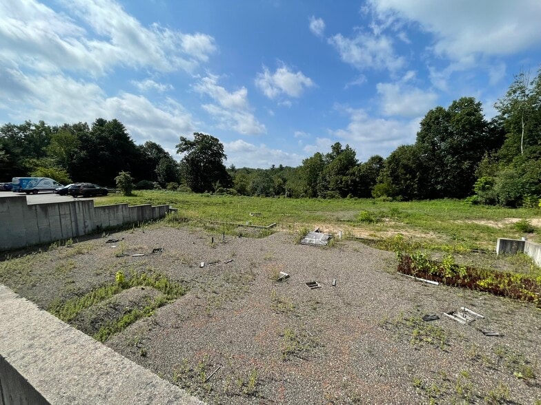 37 Hartford Ave, Granby, CT for sale - Primary Photo - Image 1 of 3