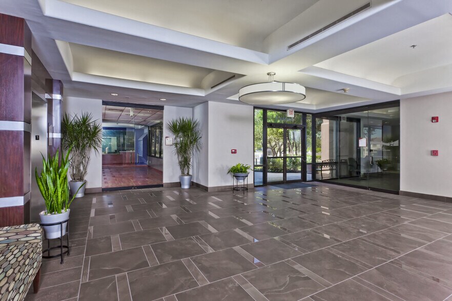 540 Oak Centre Dr, San Antonio, TX à louer - Photo du bâtiment - Image 3 de 14