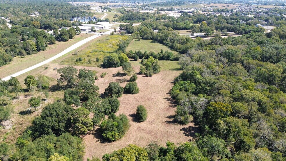 24082 Lone Star Parkway, Montgomery, TX à vendre - Photo du bâtiment - Image 2 de 9