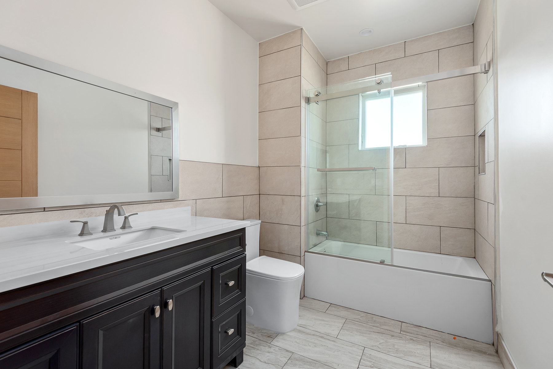 1429 S Bedford St, Los Angeles, CA for sale Interior Photo- Image 1 of 8
