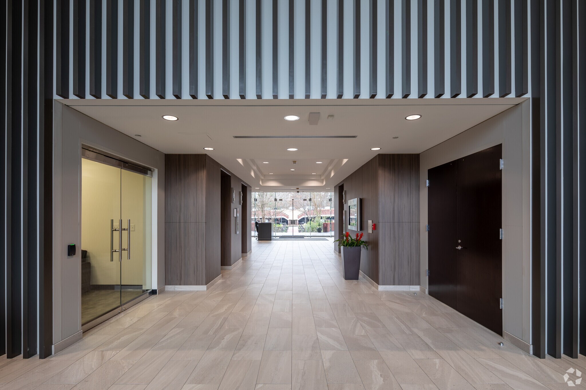 5550 Peachtree Pky, Peachtree Corners, GA for lease Lobby- Image 1 of 5