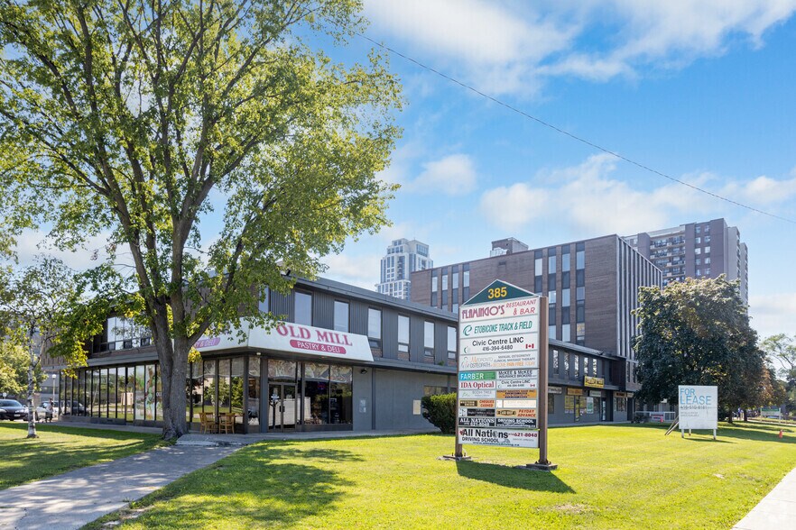 385 The West Mall, Toronto, ON à vendre - Photo principale - Image 1 de 1