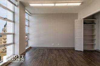 101 S Locust St, Denton, TX à louer Photo intérieure- Image 2 de 3