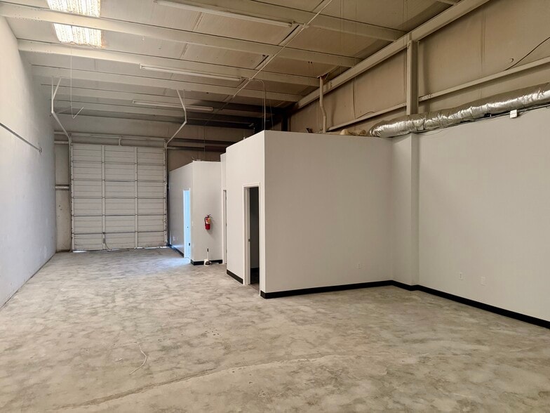 925 Cripple Creek Dr, Lawrenceville, GA for lease - Building Photo - Image 3 of 15