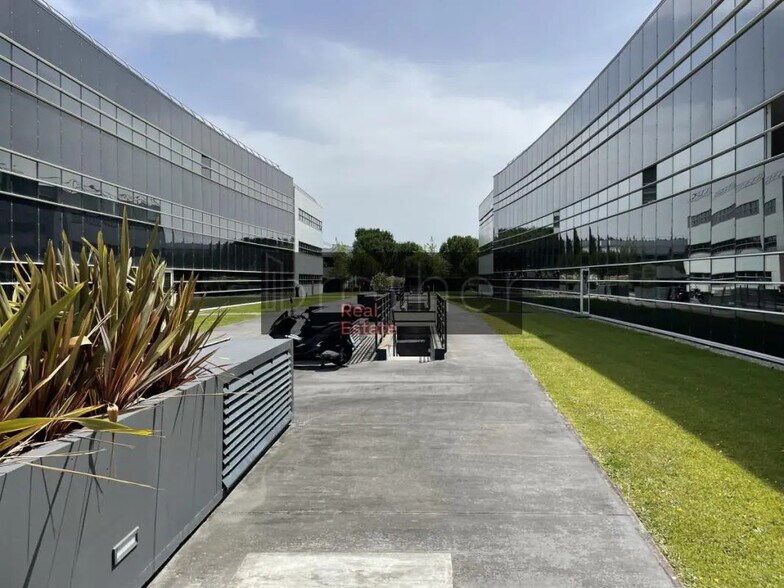 Office in Mérignac for lease - Building Photo - Image 3 of 9