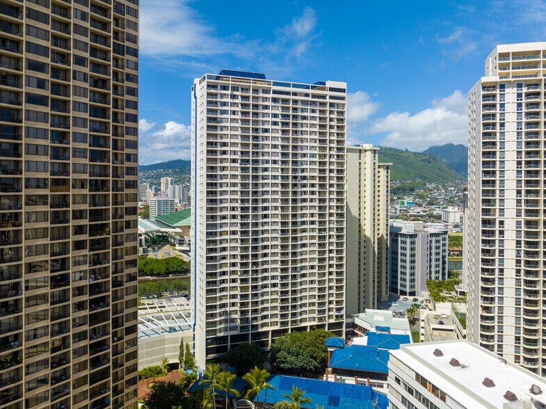 400 Hobron Ln, Honolulu, HI à vendre - Photo principale - Image 1 de 17
