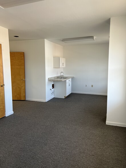 9132 Bay Ave, North Beach, MD for lease - Building Photo - Image 3 of 6