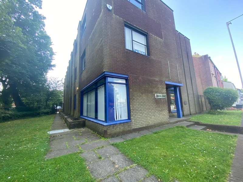 2 Wellington Rd, Bilston for lease Building Photo- Image 1 of 4