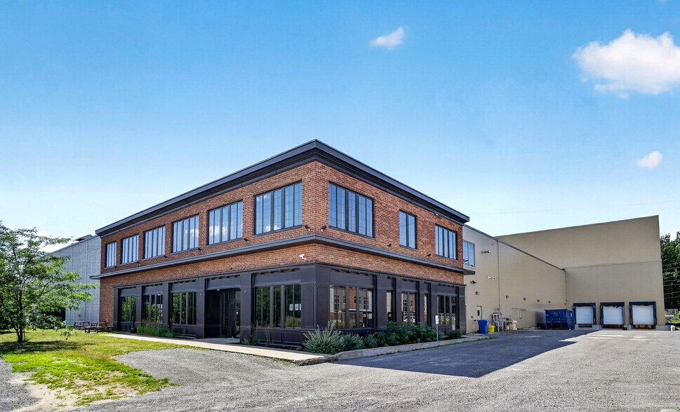 901 Rue Des Forges, Terrebonne, QC à vendre - Photo du bâtiment - Image 3 de 18