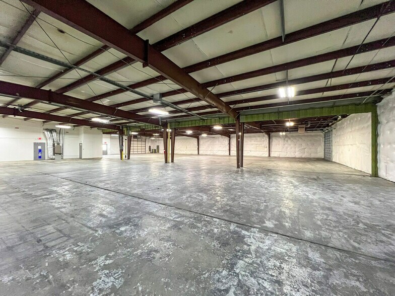 4701 Commercial Dr NW, Huntsville, AL à louer - Photo intérieure - Image 2 de 6