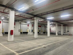 Industriel dans Paris à louer Photo du bâtiment- Image 1 de 1