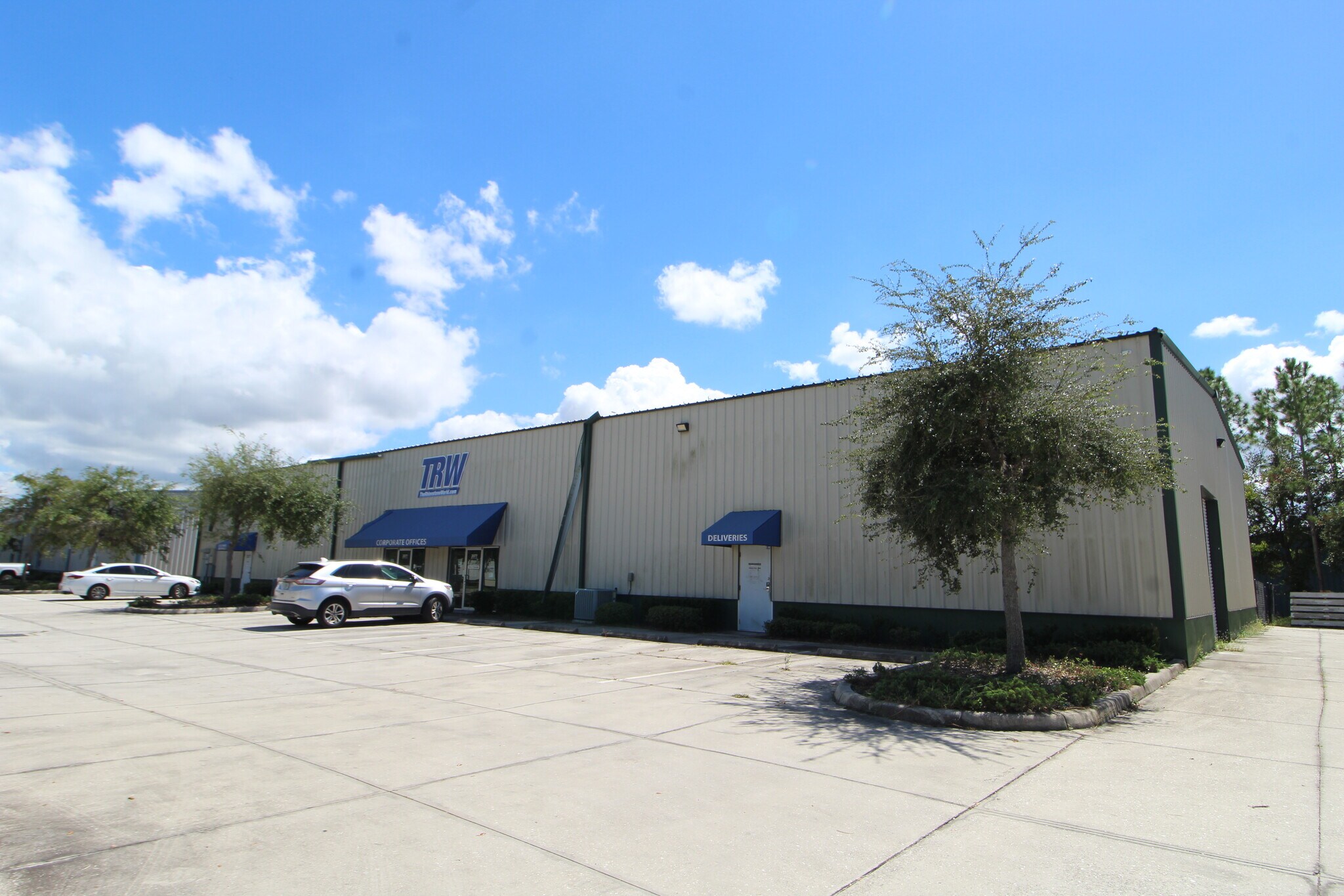 2077 E 58th Avenue Cir, Bradenton, FL à vendre Photo du bâtiment- Image 1 de 15