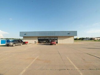 Plus de détails pour 609 Western Heights Cir, Hillsboro, KS - Vente au détail à vendre