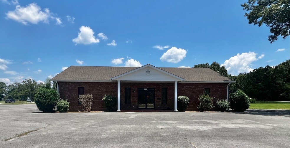 1601 McArthur St, Manchester, TN for lease - Building Photo - Image 1 of 4