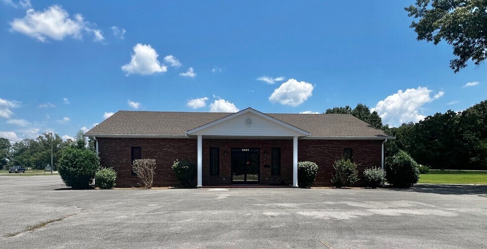 1601 McArthur St, Manchester, TN à louer - Photo du bâtiment - Image 2 de 4