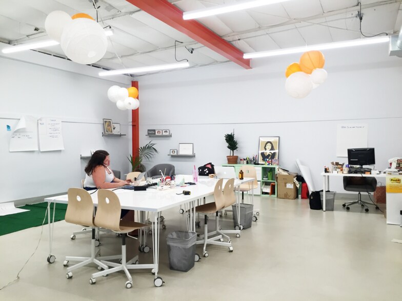 1645-1647 E 6th St, Los Angeles, CA à louer - Photo intérieure - Image 3 de 4