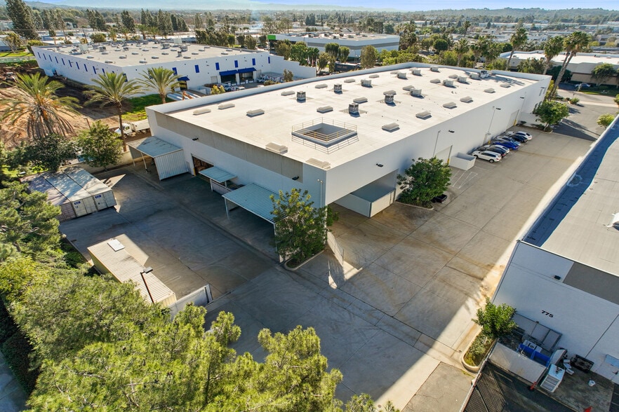 725 Columbia St, Brea, CA à louer - Photo du bâtiment - Image 3 de 3