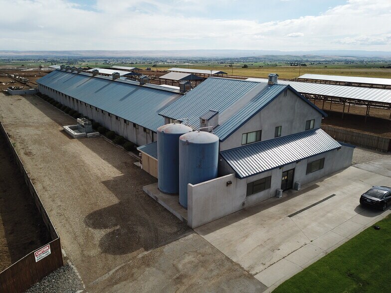 1400 Lewandowski Rd, Sunnyside, WA à vendre - Photo du bâtiment - Image 3 de 18