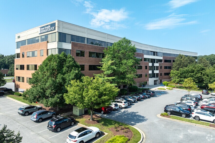 180 Admiral Cochrane Dr, Annapolis, MD à louer - Photo du bâtiment - Image 2 de 5