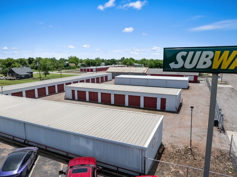 Donner-Springs Storage portefeuille de 2 propriétés à vendre sur LoopNet.ca - Photo du bâtiment - Image 3 de 12