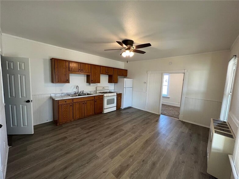 81 Linden Ave W, Kimball, MN for sale - Interior Photo - Image 3 of 5