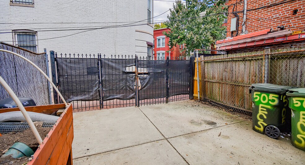 505 Florida Ave NW, Washington, DC à vendre - Photo du bâtiment - Image 3 de 7