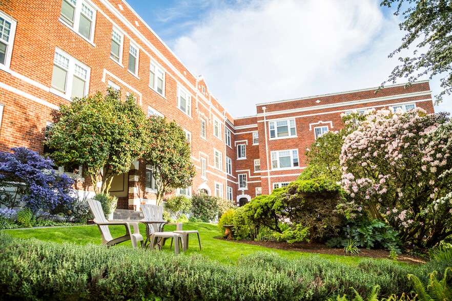 615 Bellevue Ave E, Seattle, WA for sale - Building Photo - Image 3 of 9