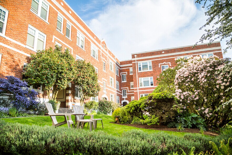 615 Bellevue Ave E, Seattle, WA à vendre - Photo du bâtiment - Image 3 de 9