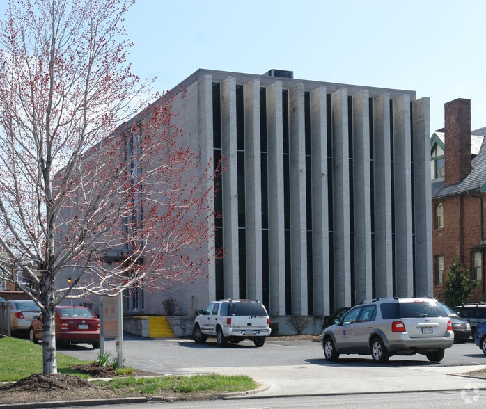 1625 N Front St, Harrisburg, PA for lease - Primary Photo - Image 1 of 8