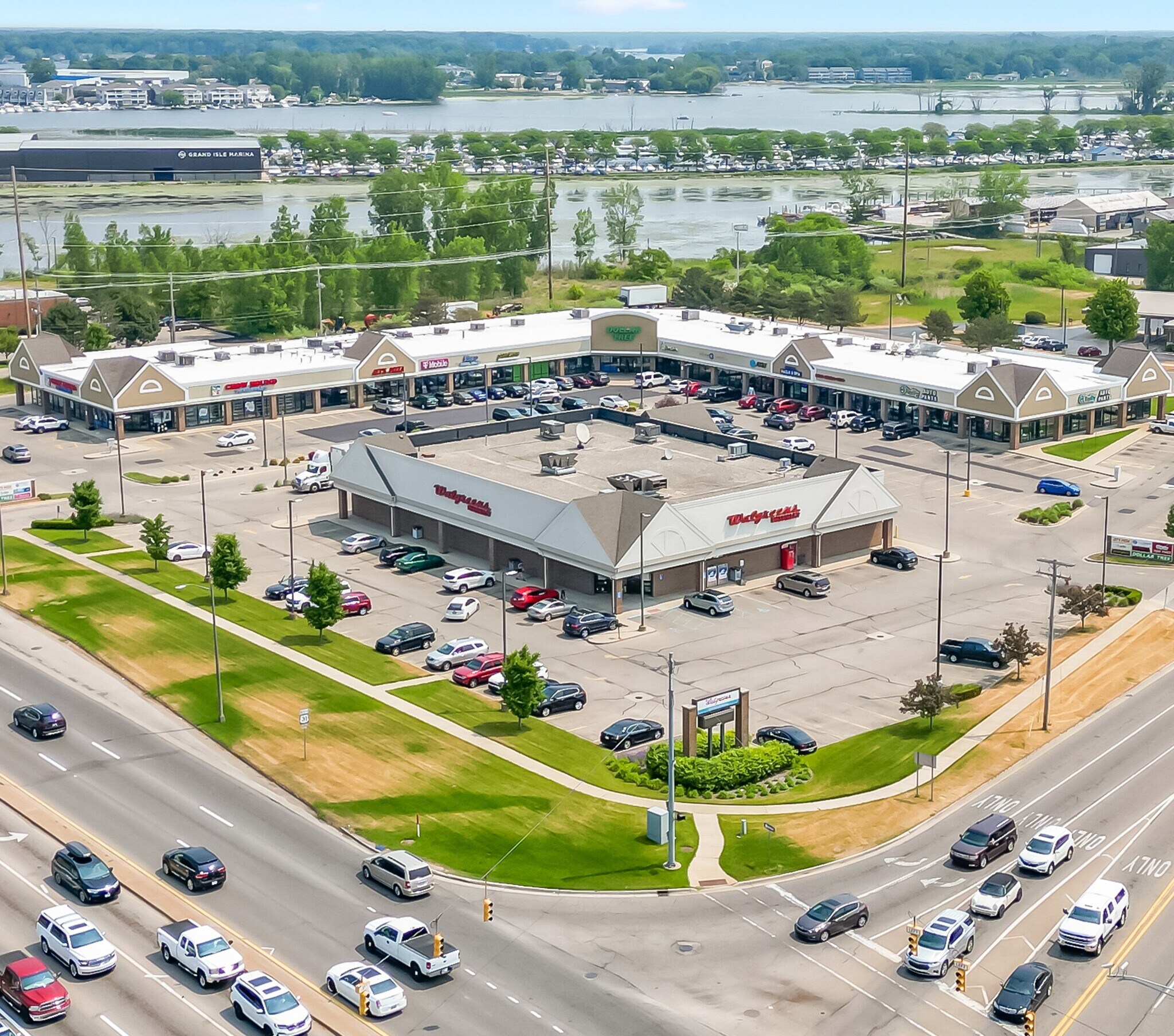 518-628 N Beacon Blvd, Grand Haven, MI for lease Primary Photo- Image 1 of 11