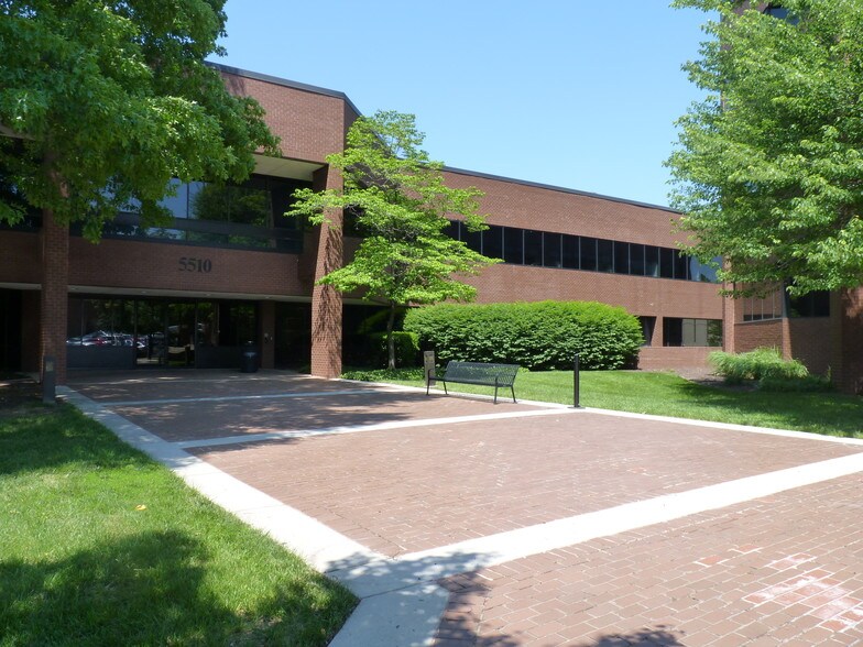 5510 Cherokee Ave, Alexandria, VA à louer - Photo du bâtiment - Image 2 de 10