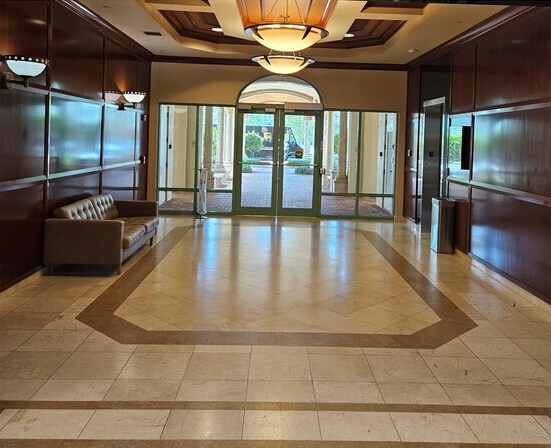 7593 W Boynton Beach Blvd, Boynton Beach, FL à louer - Hall d’entrée - Image 3 de 7