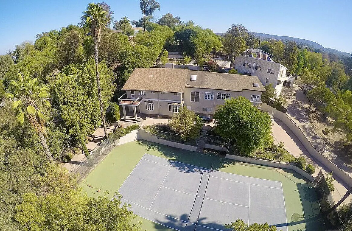 19567 Oxnard St, Tarzana, CA à louer Photo du bâtiment- Image 1 de 7