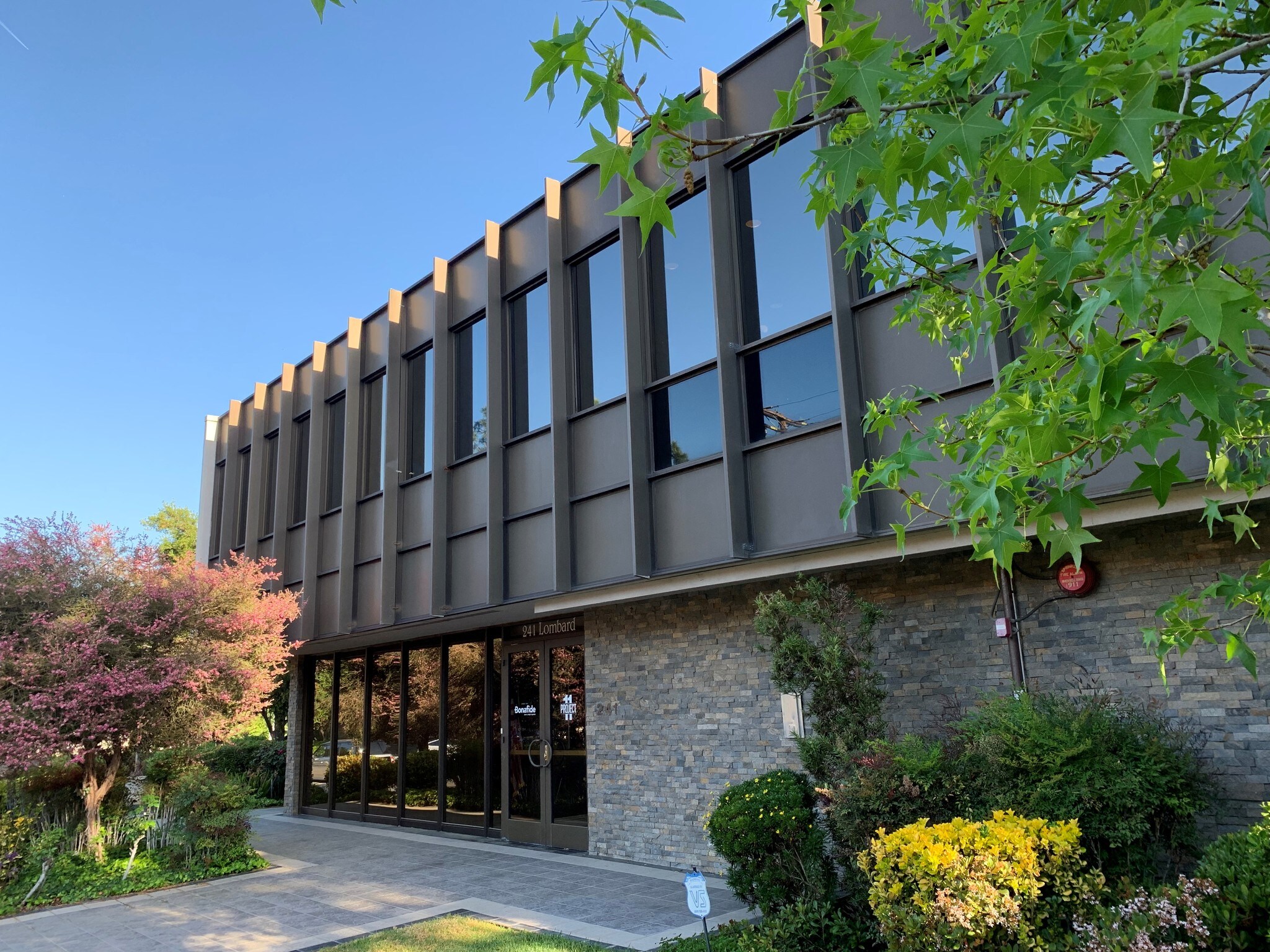 241 Lombard St, Thousand Oaks, CA à louer Photo principale- Image 1 de 31