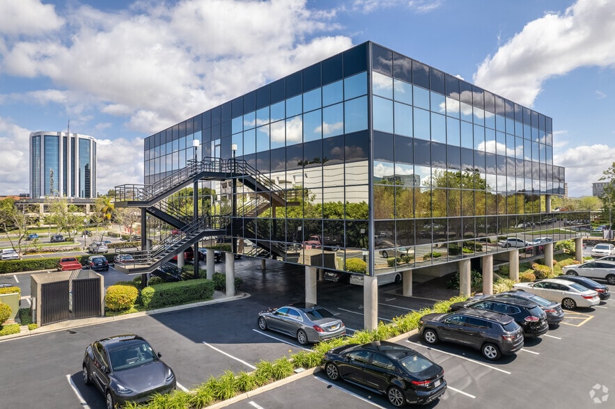 4701 Von Karman Ave, Newport Beach, CA à louer - Photo du bâtiment - Image 3 de 21