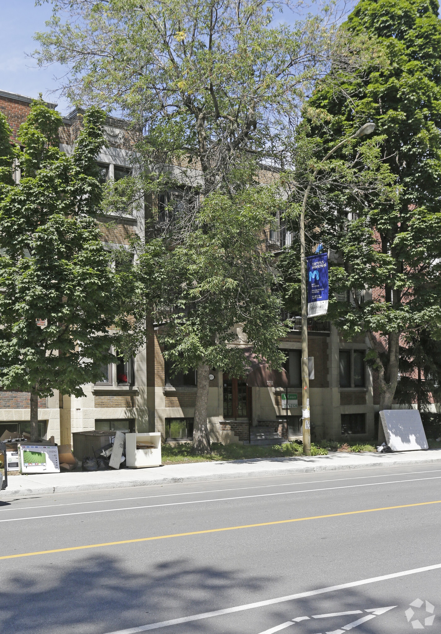 Edouard-Montpetit revenue properties portfolio of 3 properties for sale on LoopNet.ca Primary Photo- Image 1 of 12