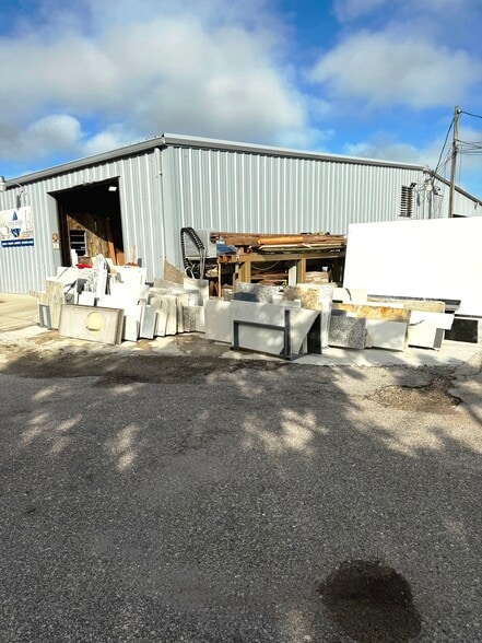 1302 NE Pine Island Rd, Cape Coral, FL à louer - Photo du bâtiment - Image 2 de 10