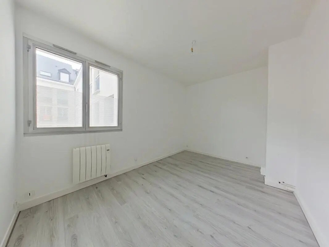 Office in Tours for lease Interior Photo- Image 1 of 7