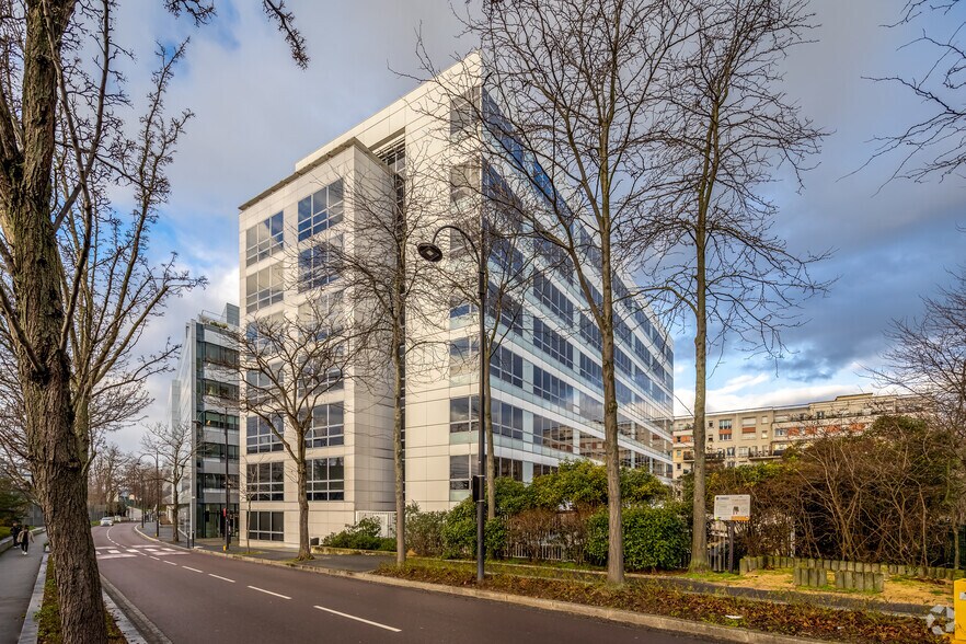 1 Rue De L'Union, Rueil-Malmaison à louer - Photo du bâtiment - Image 3 de 10