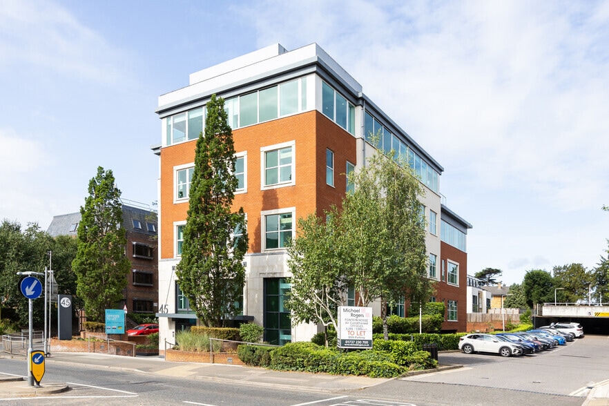 45 London Rd, Reigate à louer - Photo du bâtiment - Image 2 de 9