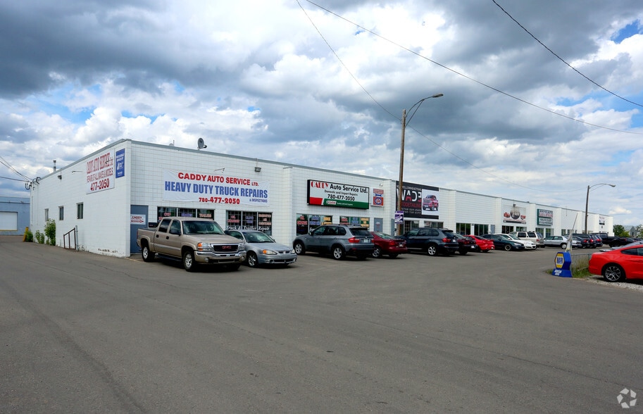 9546-9562 Yellowhead Trl NW, Edmonton, AB for lease - Primary Photo - Image 1 of 2