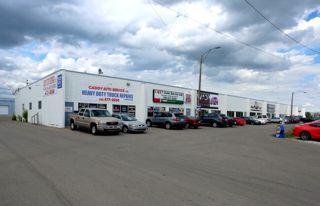 Plus de détails pour 9546-9562 Yellowhead Trl NW, Edmonton, AB - Industriel à louer