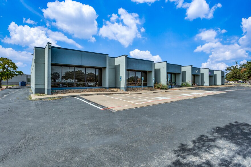 1910 Pendleton Dr, Garland, TX à louer - Photo du bâtiment - Image 2 de 23