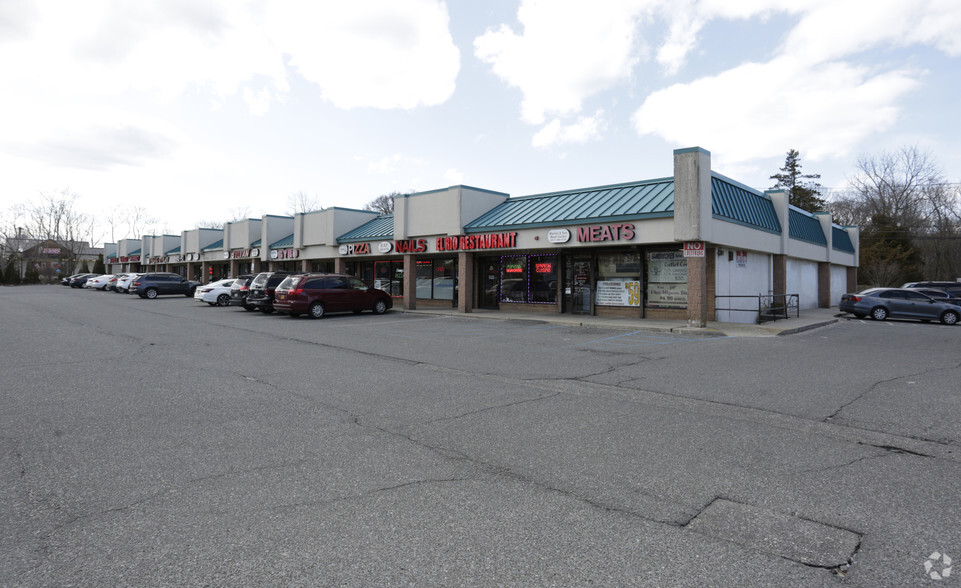 2131-2155 Middle Country Rd, Centereach, NY for lease - Primary Photo - Image 1 of 11